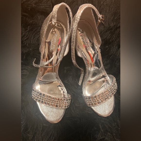 Gianni Bini Silver size 9 heels - Picture 3 of 6